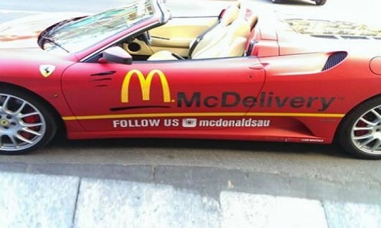 بالصور..ماكدونالدز تقوم بتوصيل الطلبات عبر فيراري اف 430