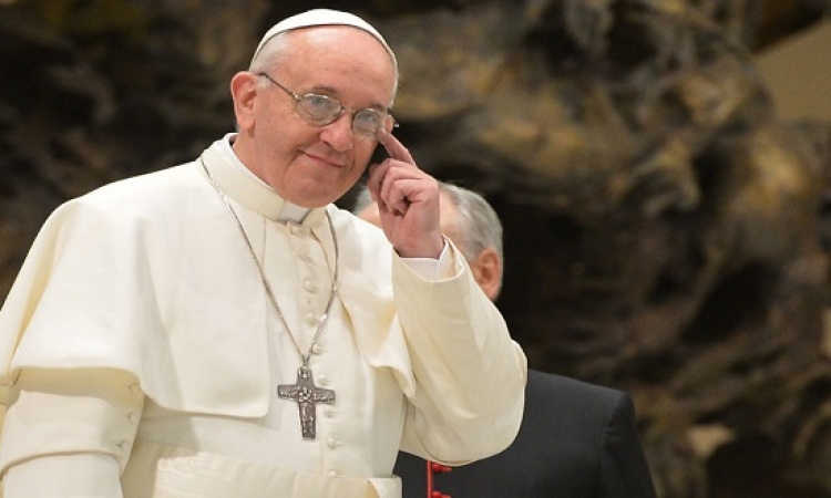 بابا الفاتيكان: لا أفقه شيئا فى التكنولوجيا.. والإنترنت “هدية من الرب”