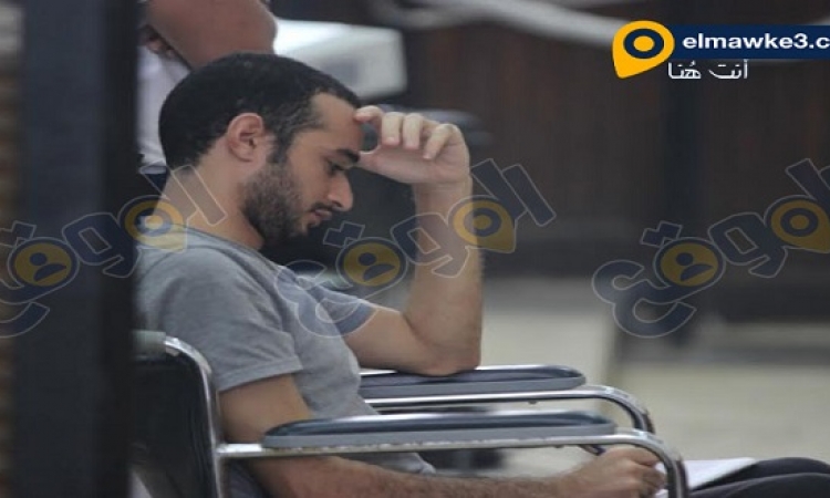 الموقع نيوز ينشر صور محاكمة أحمد دومة فى قضية أحداث مجلس الوزراء