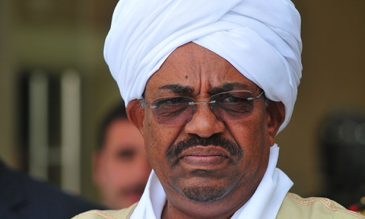 الرئيس السوداني عمر البشير برفقة 6 وزراء للقاء الرئيس عبدالفتاح السيسى اليوم
