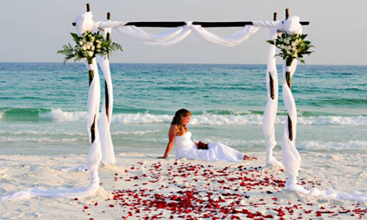 أروع التصميمات لحفلات الزفاف على شاطئ البحر
