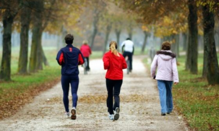 خبراء الصحة : المشي هو الخيار الأفضل للصحة واللياقة