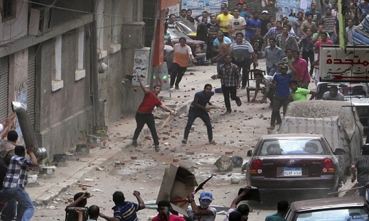 اشتباكات وتراشق بالحجارة بين الإخوان وأهالي بمنطقة الرمل بالإسكندرية