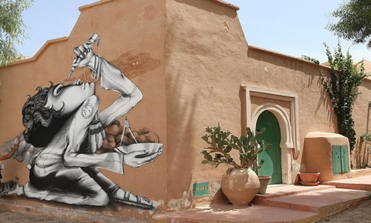 150 فنان من 34 دولة يحولون جدران “جربة” التونسية إلى مسرح فنى
