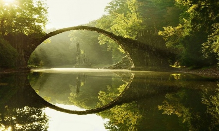 جسور مذهلة تنقلك إلى عالم آخر من السحر والخيال