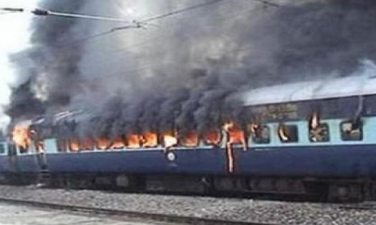 السيطرة على حريق بإحدى عربات قطار منوف