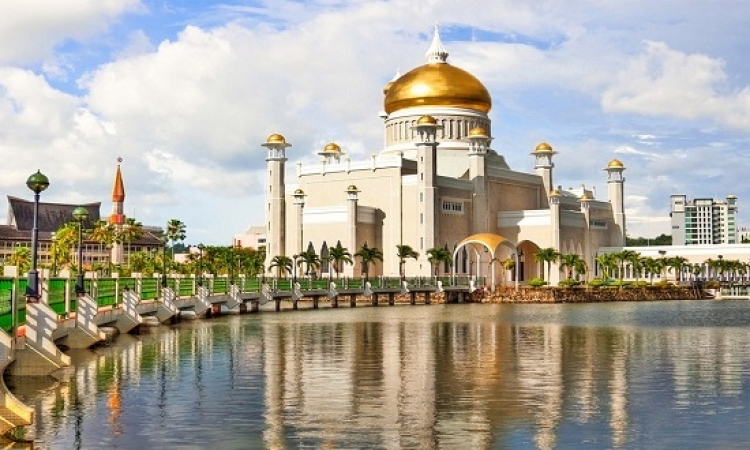 المسجد الذهبى فى بروناى .. عنوان الروعة والفخامة