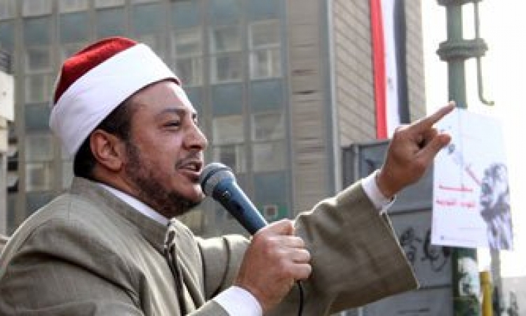 بالفيديو .. آخر فتاوى ميزو خطيب التحرير : الجماع بين العزباء ليس زنا !!