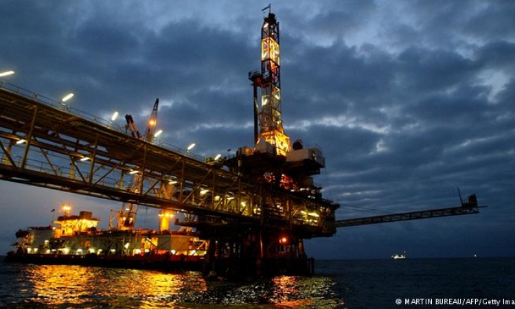 اسعار النفط تقفز أكثر من 8% بعد اتفاق “أوبك” لدعم الأسعار