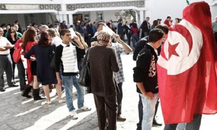 التونسيون ينتخبون رئيسهم .. وتوقعات بلطمة جديدة ” للنهضة ” بعد صفعة البرلمان 