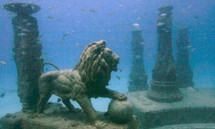 شاهد .. «نبيتون ميموريال» مقبرة استثنائية تحت الماء تحاكي أطلانتس