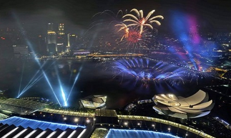 بالصور.. سنغافورة تستقبل راس السنة 2015 بالاحتفالات