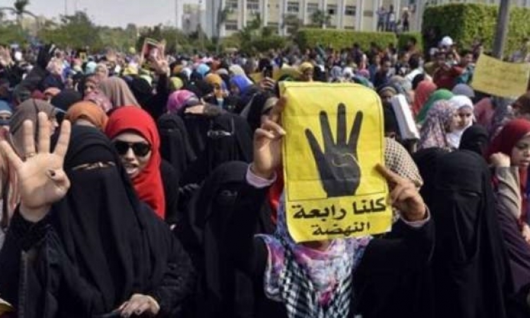 قوات الأمن تفض مظاهرة لطالبات الإخوان بجامعة الأزهر