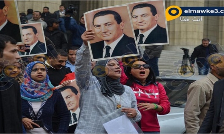 بالصور .. أنصار مبارك فى قاعة المحكمة فى قضية قصور الرئاسة