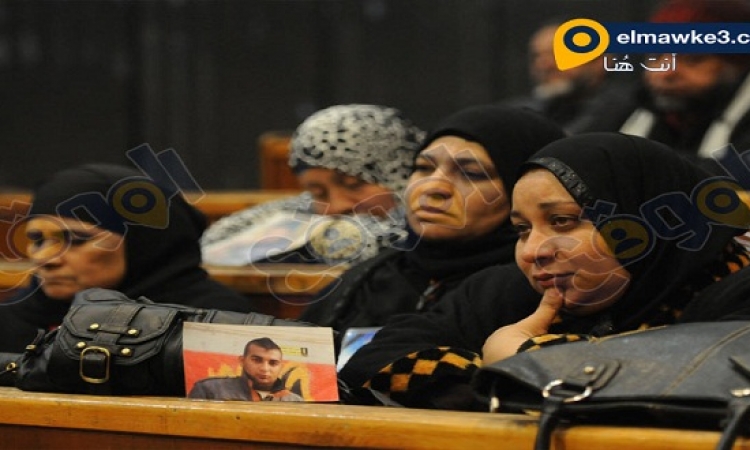 بالصور .. أهالى ضحايا مذبحة بورسعيد فى قاعة المحكمة