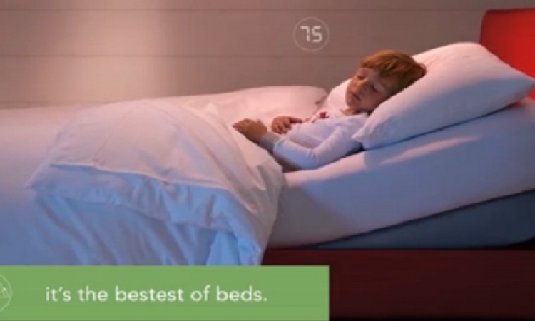 بالفيديو .. سرير ذكى يوفر للأطفال الراحة ويراقبهم أثناء نومهم