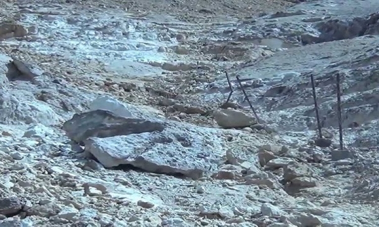 جولة مفاجئة لمحلب بمنشأة ناصر عقب انهيار كتلة صخرية