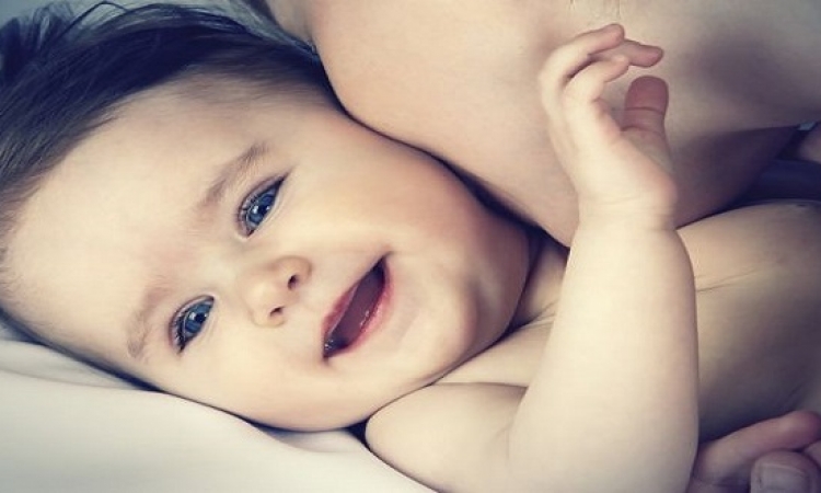 7 نصائح أساسية لتنظيف الطفل حديث الولادة