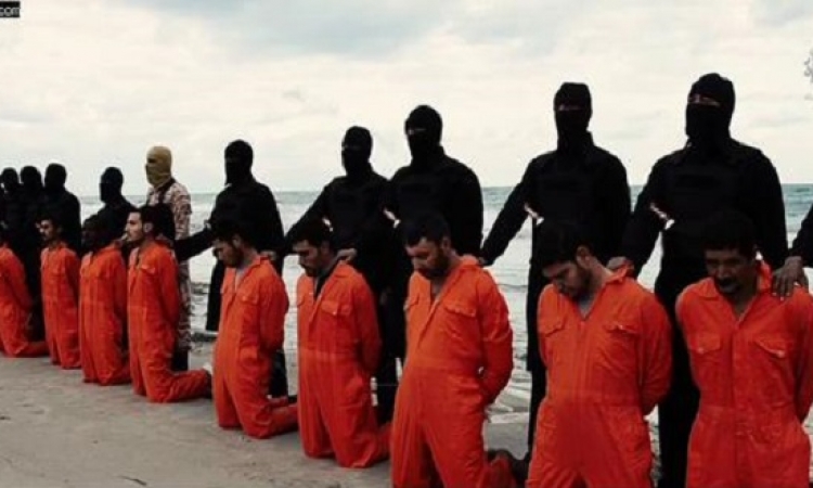 داعش ينشر فيديو قتل الـ 21  مصريًا المختطفين فى ليبيا