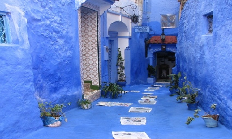 بالصور .. جولة فى سحر المدينة الزرقاء بالمغرب