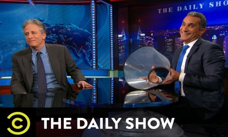 ترك جون ستيورات ل “Daily Show” بسبب استضافته باسم يوسف : يا سلام يا اخويا !!