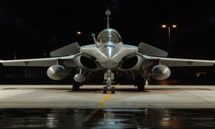 وزير الدفاع الفرنسى يؤكد إجراء محادثات لبيع طائرات رافال لمصر