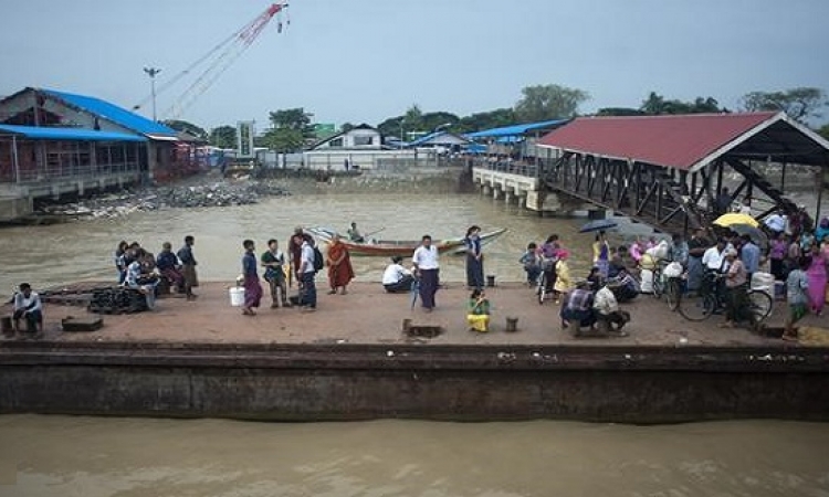 غرق عبّارة فى سواحل بورما