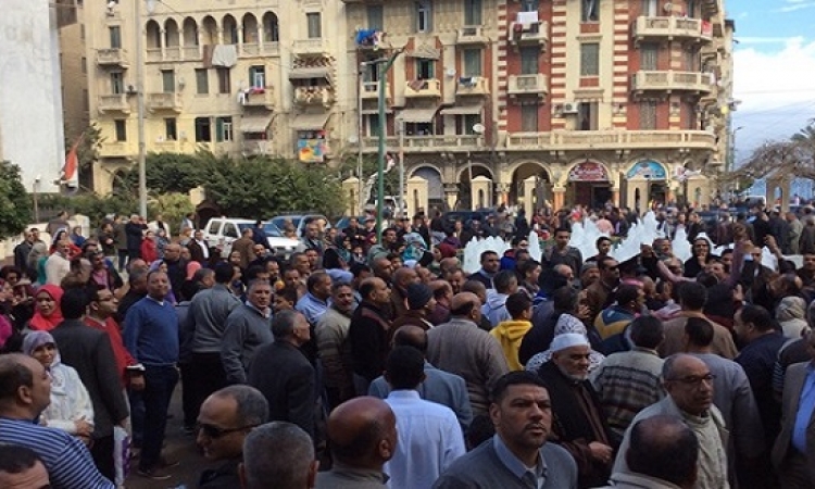 مواطنون يهتفون تحيا مصر بوسط البلد بعد انفجار دار القضاء