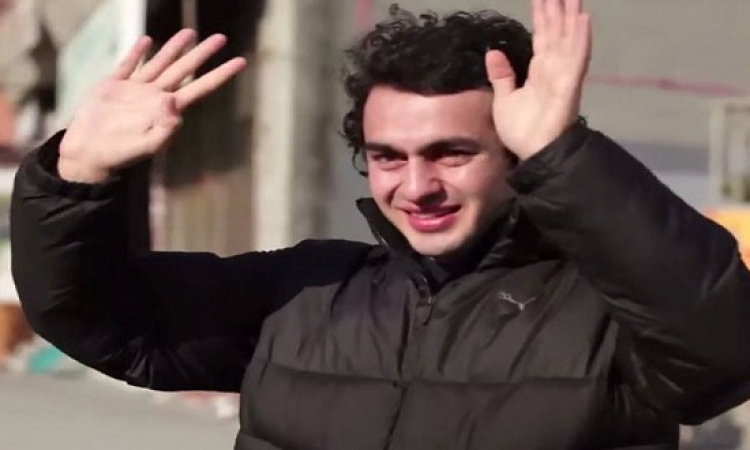 بالفيديو .. حى بالكامل يتعلم لغة الإشارة من أجل جارهم الأصم فى إسطنبول
