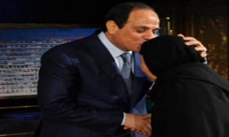 السيسى يوجه التحية لامهات مصر خاصة أم الشهيد