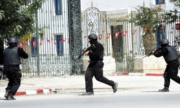 بالفيديو.. لحظة تحرير الرهائن الأجانب من متحف باردو بتونس