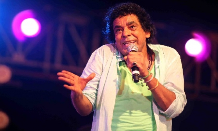 محمد منير: أفضّل الغناء لمصر على طريقتى
