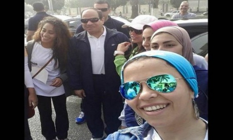 بالفيديو.. قصة سيلفى السيسى مع متسابقى Cairo runners