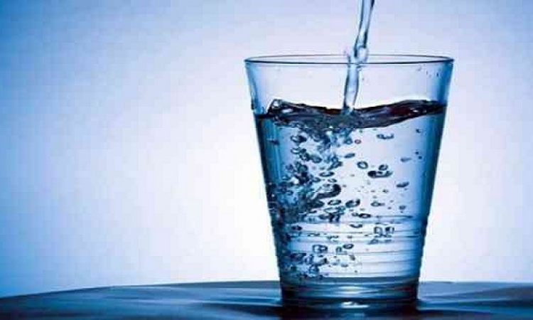 دراسة: عدم شرب الماء قد يزيد من استهلاك اطفالك للمشروبات السكرية