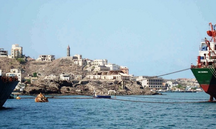 على عهدة رويترز: إنزال برى لقوات التحالف بميناء عدن بعد تقدم الحوثيون صوب وسط المدينة