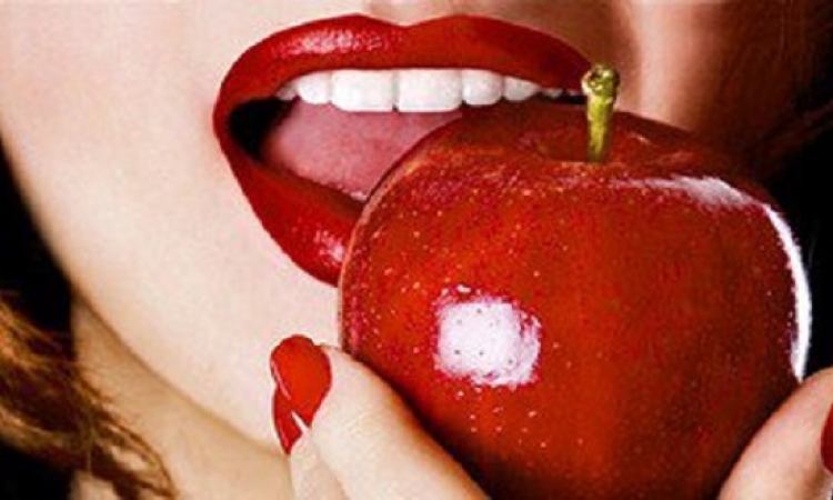 تفاحة يوميا تنظف جسمك من السموم