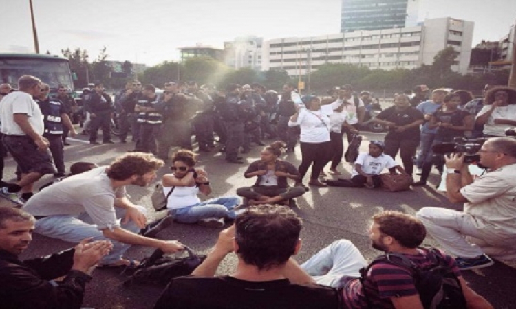 بالصور.. مظاهرات حاشدة لليهود السود ضد عنصرية الشرطة فى تل أبيب