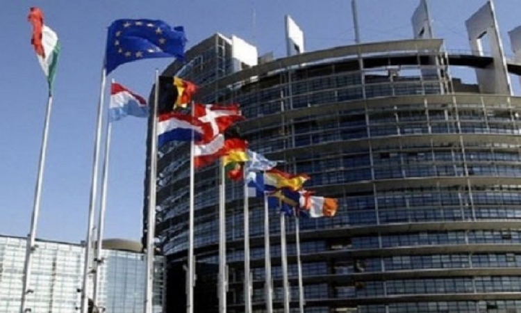 استطلاع جديد: تقدم حملة خروج بريطانيا من الاتحاد الأوروبى بفارق 7%