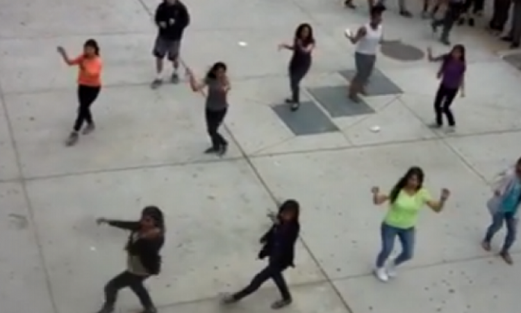 بالفيديو .. لبنانية تعلم فتيات أمريكا الرقص على بشرة خير