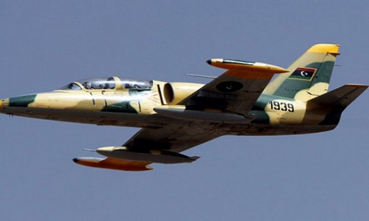 طائرات الجيش الليبى تغير على تجمعات القاعدة بإجدابيا