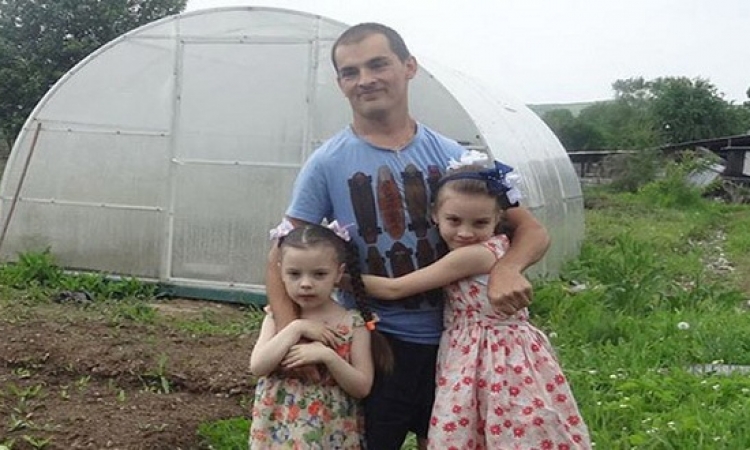 مزارع روسى مصاب بالشلل ولكنه ليس يائسا ولديه القوة والقدرة على النجاح