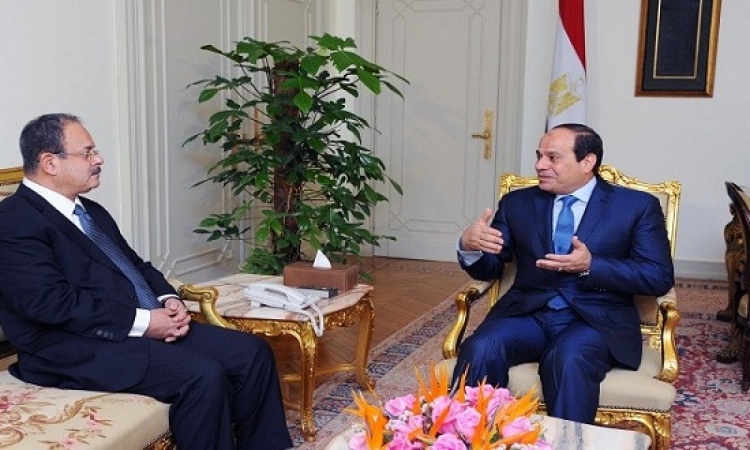 السيسي يلتقي وزير الداخلية فور وصوله إلى مقر إقامته بشرم الشيخ