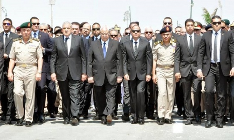 بالصور .. السيسى يتقدم المشيعين فى جنازة النائب العام هشام بركات