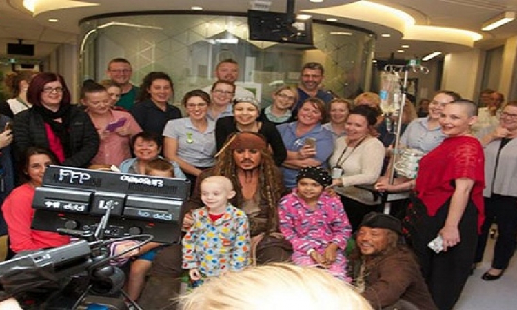 النجم العالمى جونى ديب يزور مستشفىLady Cilento لمرض السرطان بأستراليا