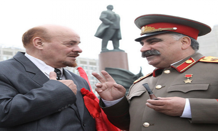 مشاجرة بين لينين وستالين فى الساحة الحمراء بموسكو