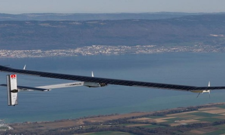 طائرة تعمل بالطاقة الشمسية تحقق رقم قياسى بالطيران بمفردها لأطول فترة