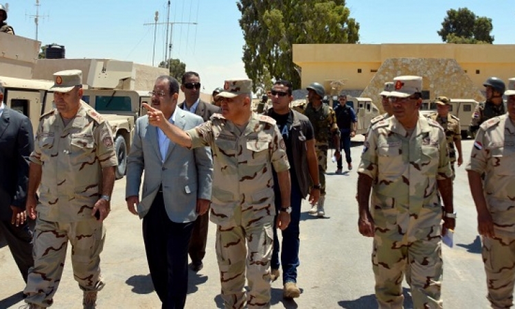 بالصور .. وزيرا الدفاع والداخلية يتفقدان قوات الجيش والشرطة بشمال سيناء