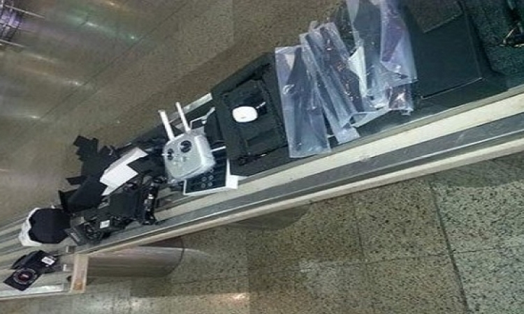 جمارك مطار القاهرة تحبط محاولة تهريب طائرات “تجسس” مزودة بكاميرات عالية الجودة