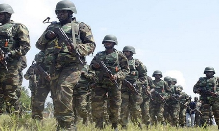 الرئيس النيجيرى يمهل قادة جيشه الجدد 3 أشهر للقضاء على “بوكو حرام” الإرهابية المسلحة