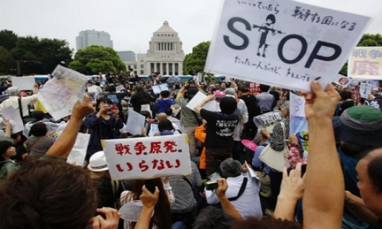 الآلاف يحتجون فى اليابان على مشاريع قوانين لرئيس الوزراء